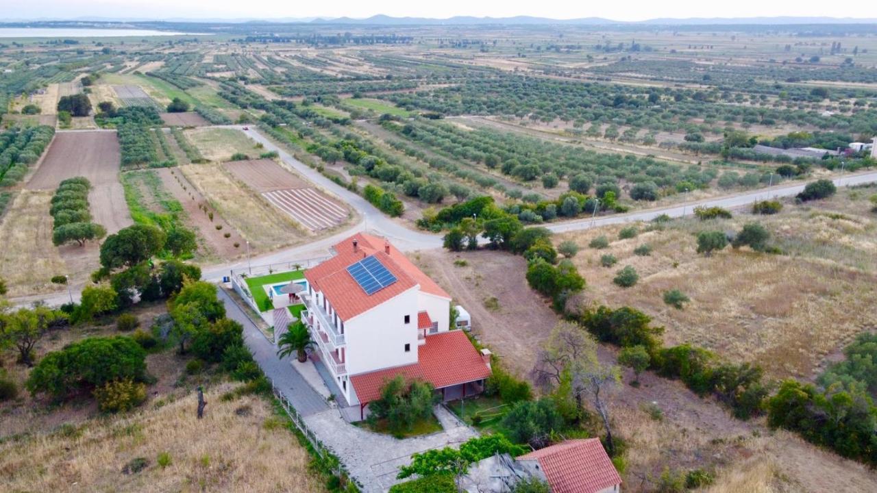 Apartmani Viktorija Vrana  Buitenkant foto