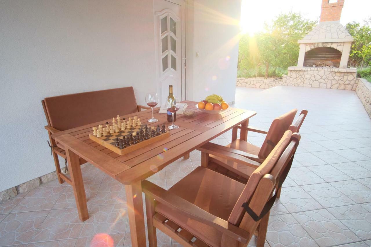 Apartmani Viktorija Vrana  Buitenkant foto