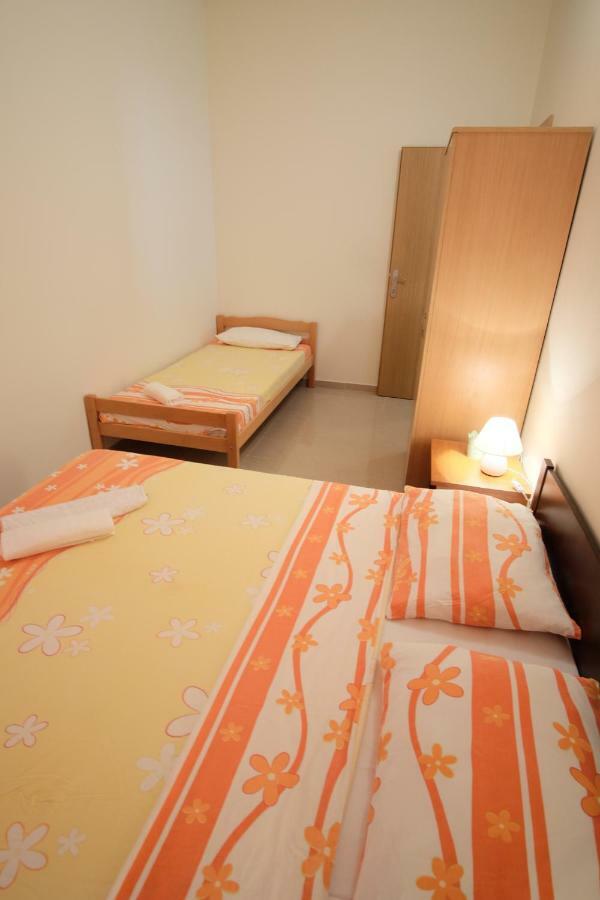 Apartmani Viktorija Vrana  Buitenkant foto