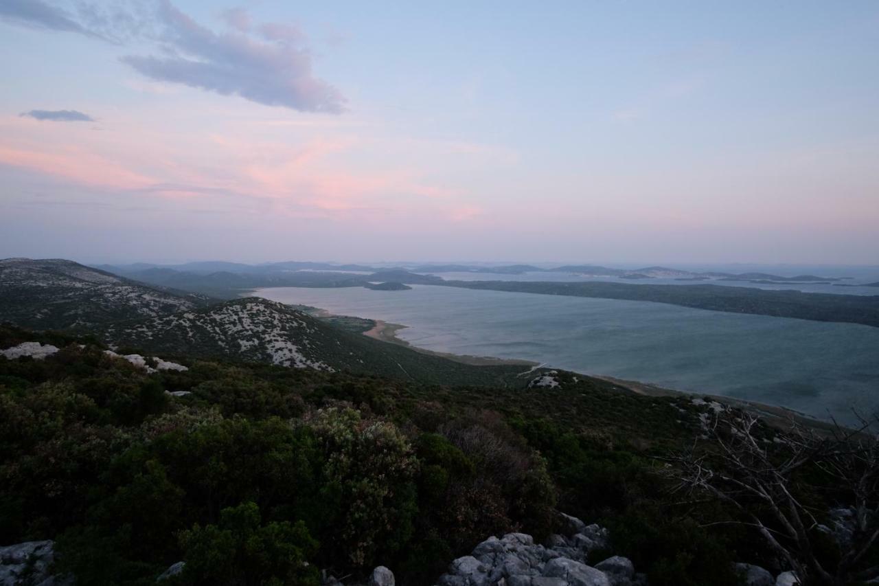 Apartmani Viktorija Vrana  Buitenkant foto