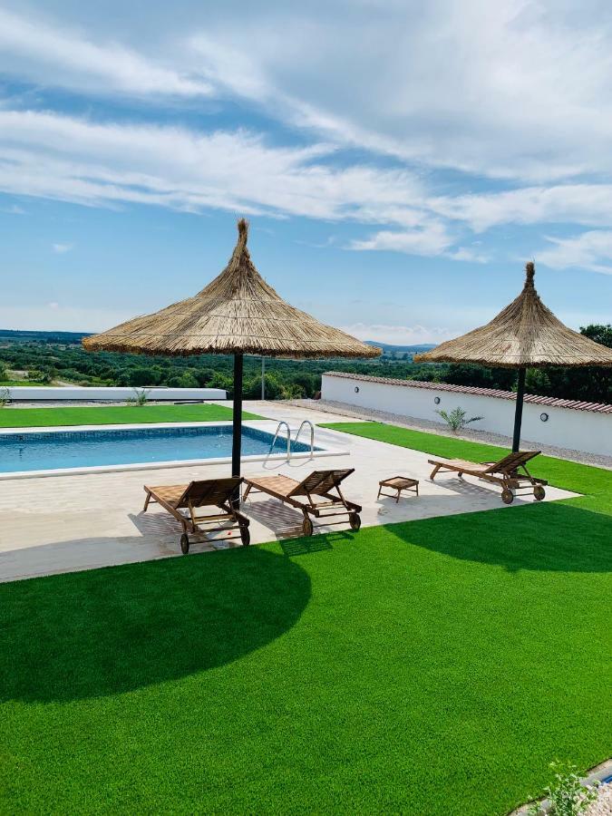 Apartmani Viktorija Vrana  Buitenkant foto